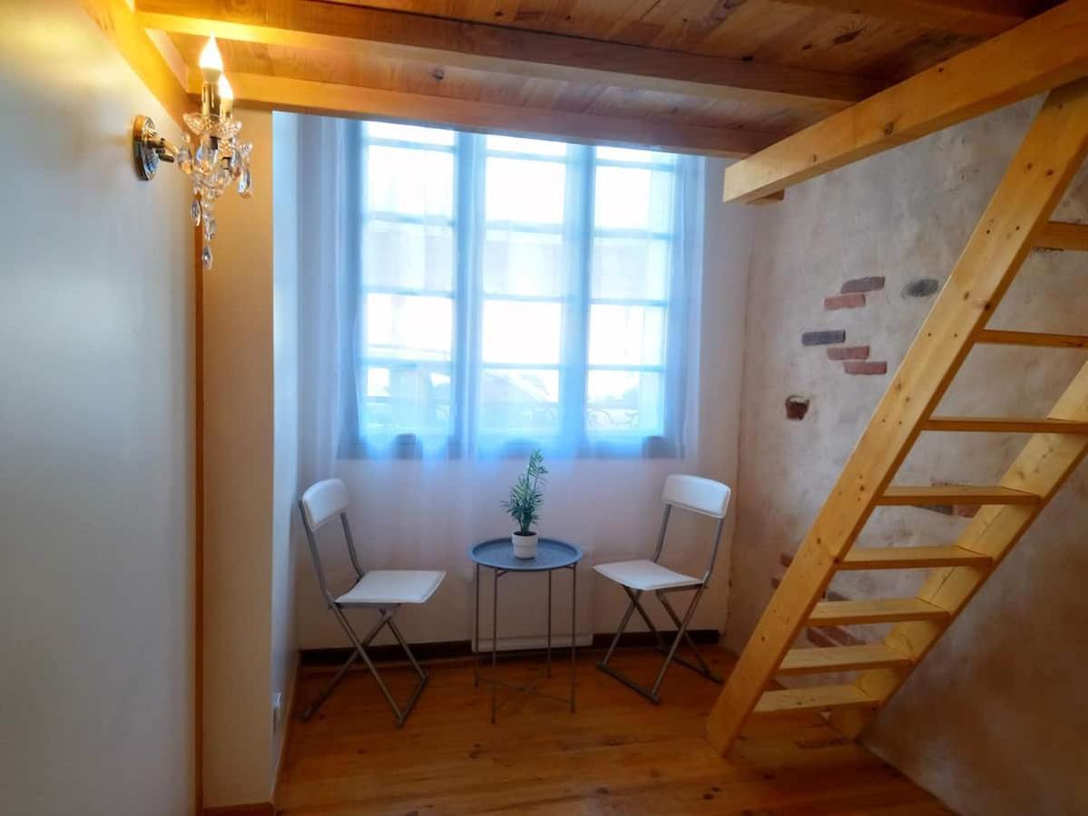 Joli Duplex Avec Balcon Et Vue Sur Place Du Centre Historique ! Foix Exterior foto